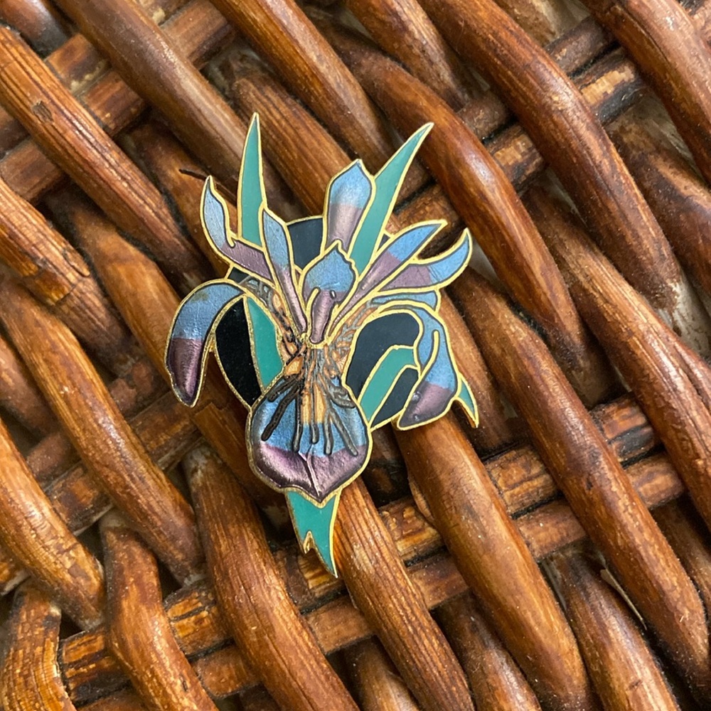 VINTAGE WILLIAM SPEAR 715 GOLD PURPLE &GREEN HANDMADE IRIS ORCHARD FLOWER BROOCH